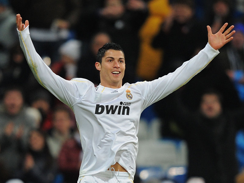 مجموعة من صور الاعب كريستيانو رونالدو Real-Madrid-Cristiano-Ronaldo-celeb-Dec-2009_2399081