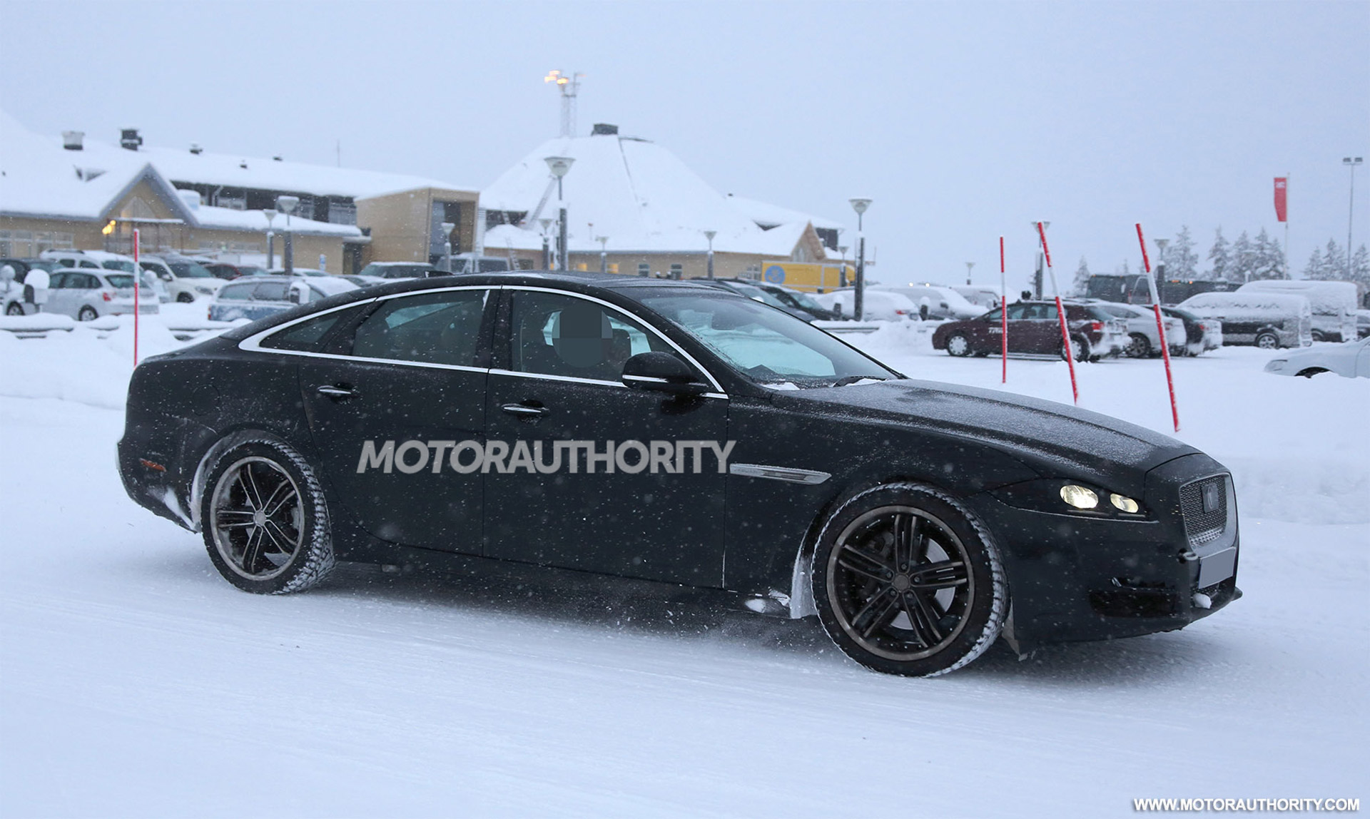 2015 - [Jaguar] XJ Restylée - Page 2 2016-jaguar-xj-facelift-spy-shots_100497779_h