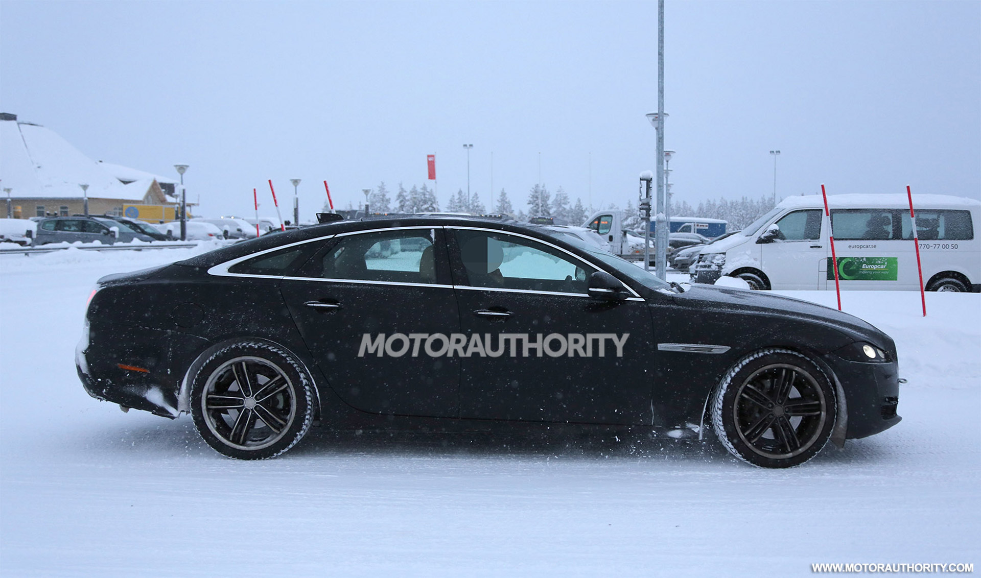 2015 - [Jaguar] XJ Restylée - Page 2 2016-jaguar-xj-facelift-spy-shots_100497780_h