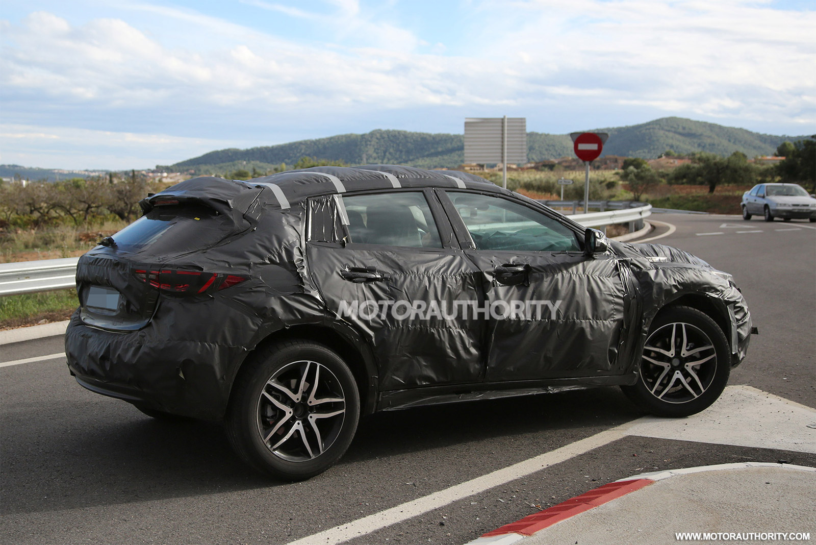 2015 - [Infiniti] Q30/QX30 - Page 3 2017-infiniti-qx30-spy-shots_100489098_h