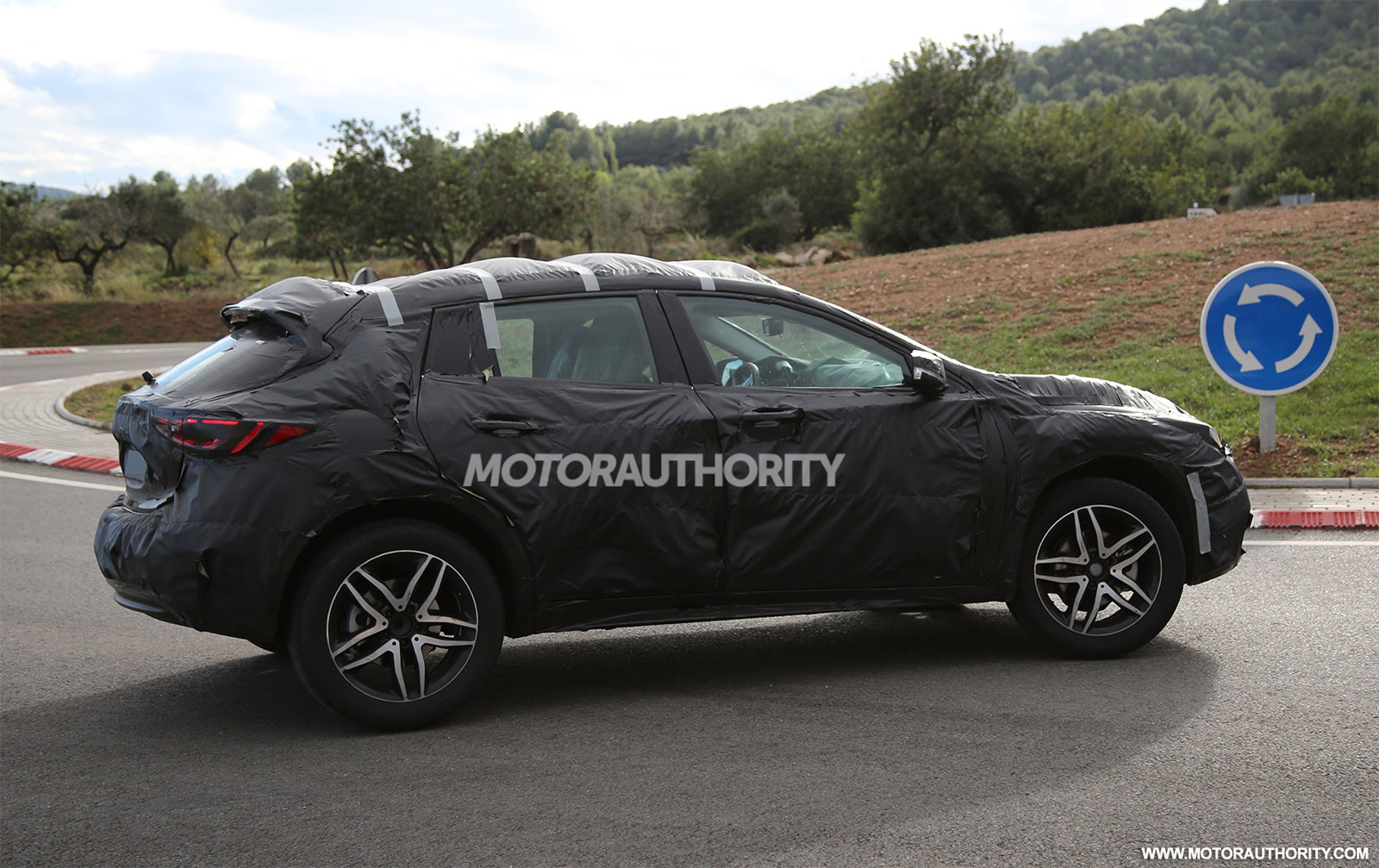 2015 - [Infiniti] Q30/QX30 - Page 3 2017-infiniti-qx30-spy-shots_100489099_h