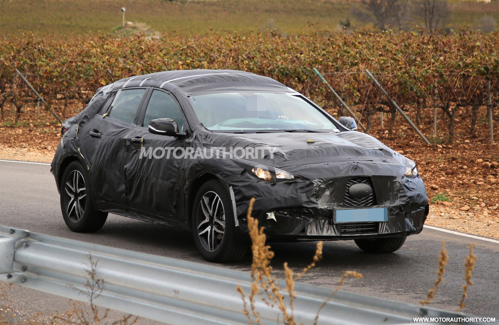 2015 - [Infiniti] Q30/QX30 - Page 3 2017-infiniti-qx30-spy-shots_100489102_h