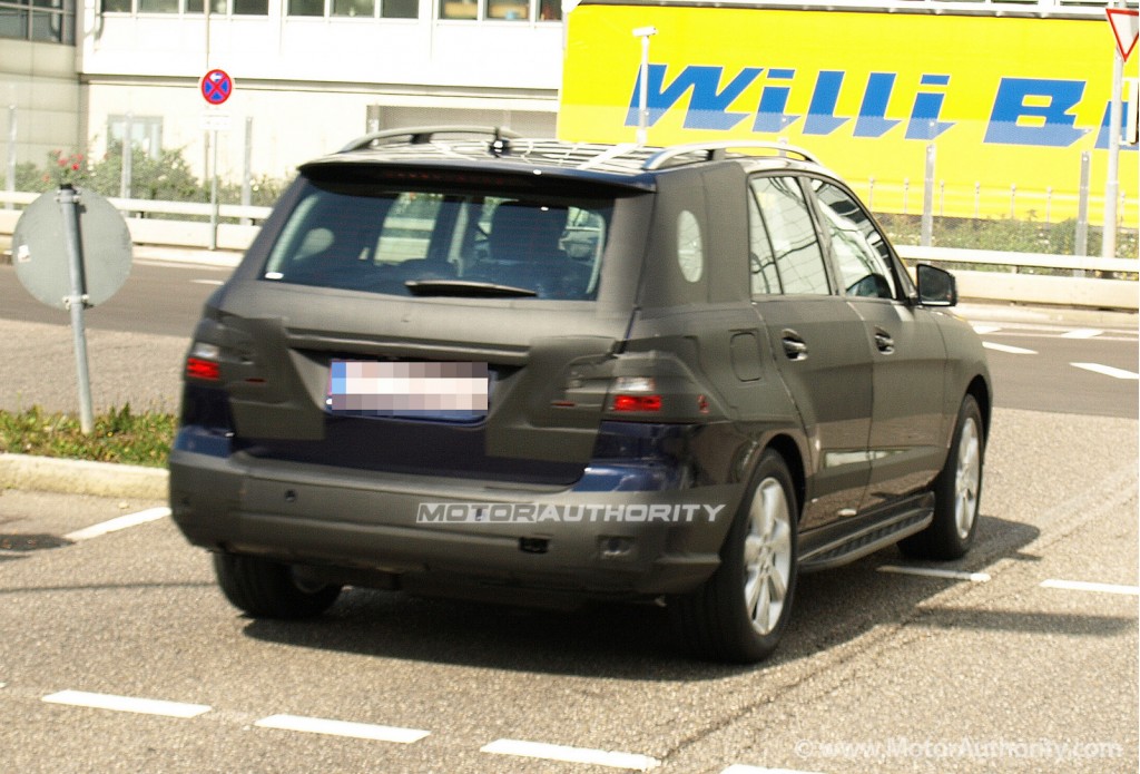 2011 - [Mercedes] ML III [W166] - Page 3 2012-mercedes-benz-ml-class-spy-shots_100320681_l