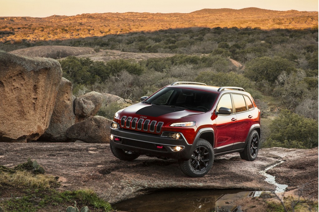  ما سبب التغيير الجذري لشكل الجيب شيروكي 2014؟ 2014-jeep-cherokee_100423233_l