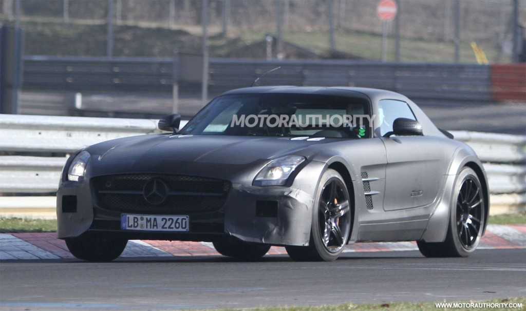 2014 - [Mercedes] SLS AMG Black Series 2014-mercedes-benz-sls-amg-black-series-spy-shots_100386361_l