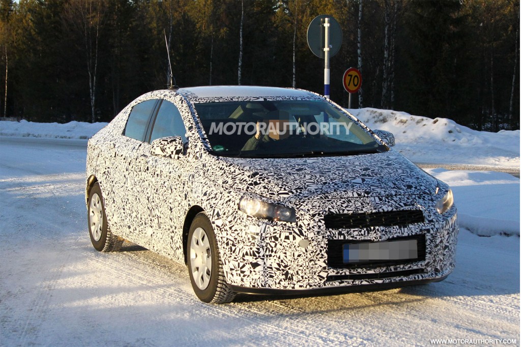 2015 - [Chevrolet] Cruze II 2015-chevrolet-cruze-spy-shots_100420135_l