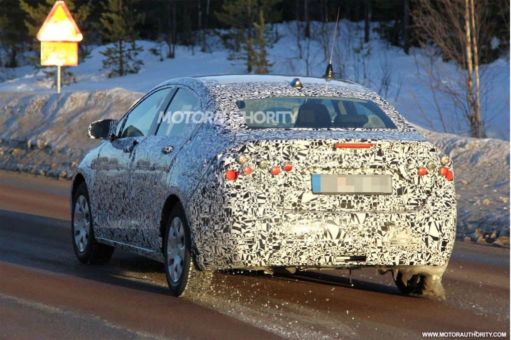 2015 - [Chevrolet] Cruze II 2015-chevrolet-cruze-spy-shots_100420139_l