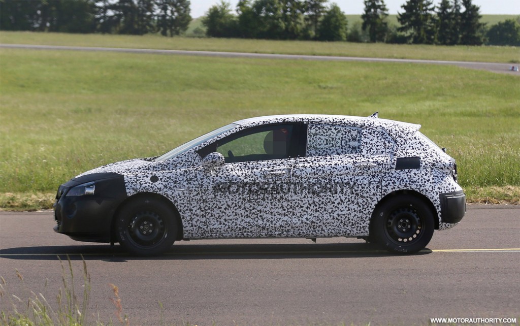 2015 - [Opel] Astra V [K] - Page 5 2016-opel-astra-spy-shots_100467542_l