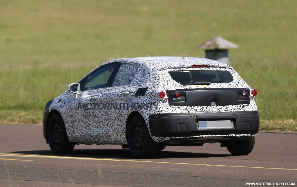 2015 - [Opel] Astra V [K] - Page 5 2016-opel-astra-spy-shots_100467545_l