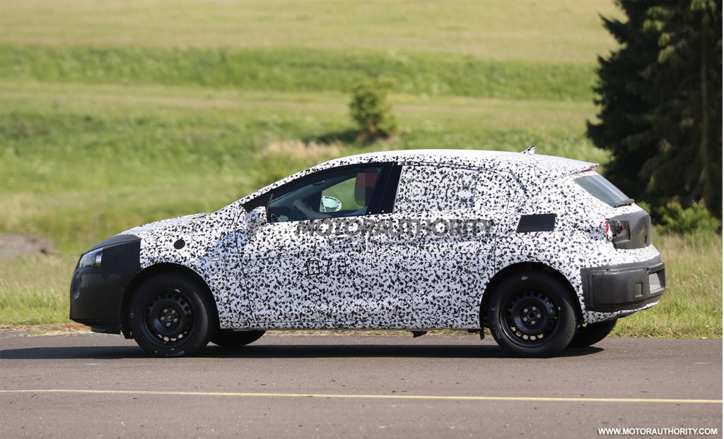 2015 - [Opel] Astra V [K] - Page 5 2016-opel-astra-spy-shots_100467551_l