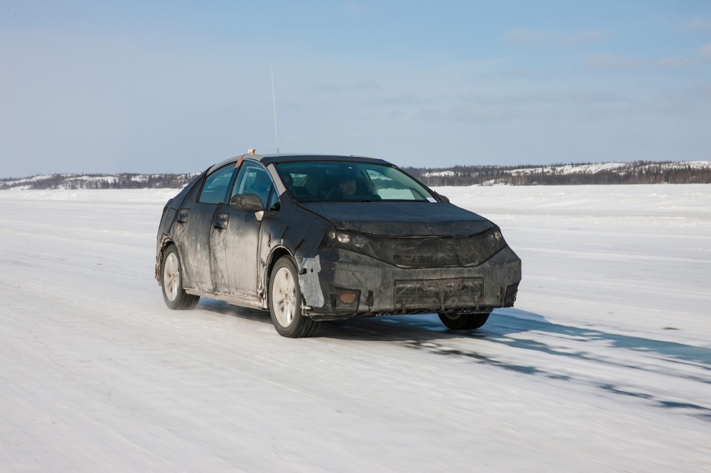 2015 - [Toyota] FCV / Mirai Toyota-fcv-hydrogen-fuel-cell-vehicle-prototype-during-cold-weather-endurance-testing-in-n-america_100451631_l