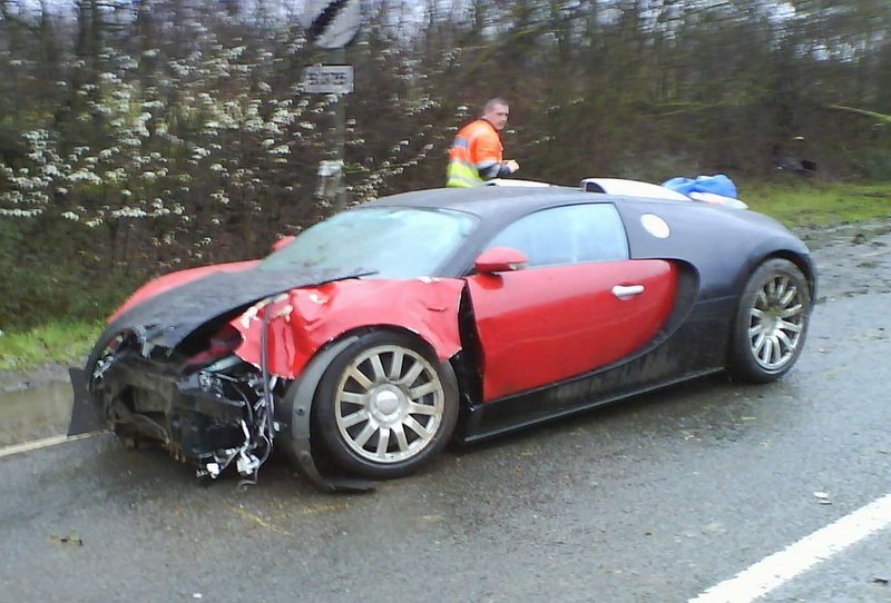 The 3 most awesome cars YOU know! Veyron-smash01-1_100206678_l