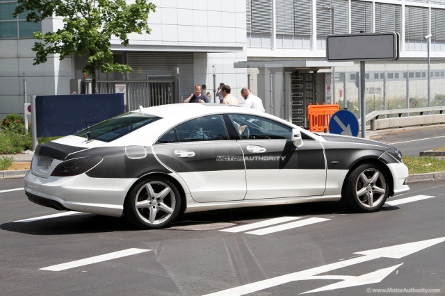 2010 - [Mercedes] CLS II - Page 13 2011-mercedes-benz-cls-63-amg-spy-shots_100316548_m