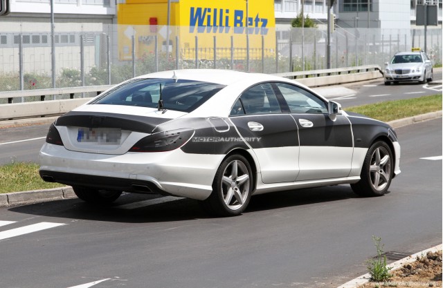 2010 - [Mercedes] CLS II - Page 13 2011-mercedes-benz-cls-63-amg-spy-shots_100316549_m