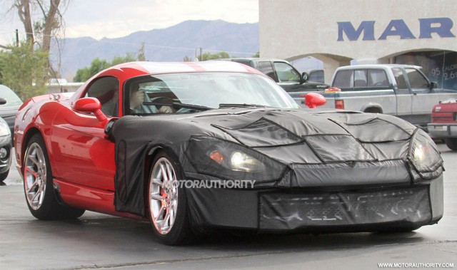 viper - 2012 - [Dodge] Viper SRT  - Page 2 2013-dodge-viper-test-mule-spy-shots_100359208_m