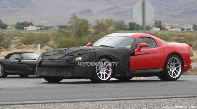 2012 - [Dodge] Viper SRT  - Page 2 2013-dodge-viper-test-mule-spy-shots_100359211_m