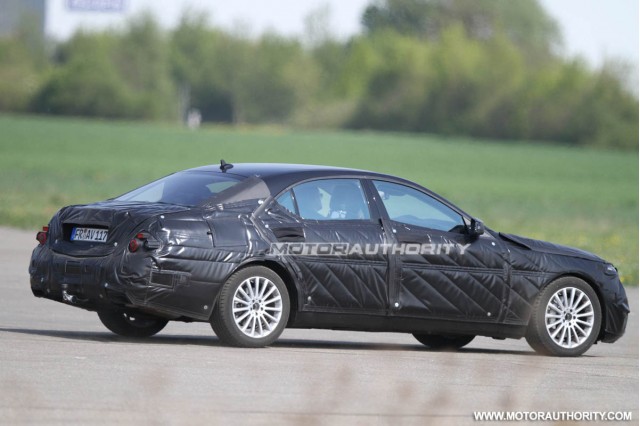 2013 - [Mercedes] Classe S [W222] - Page 6 2013-mercedes-benz-s-class-spy-shots_100348457_m