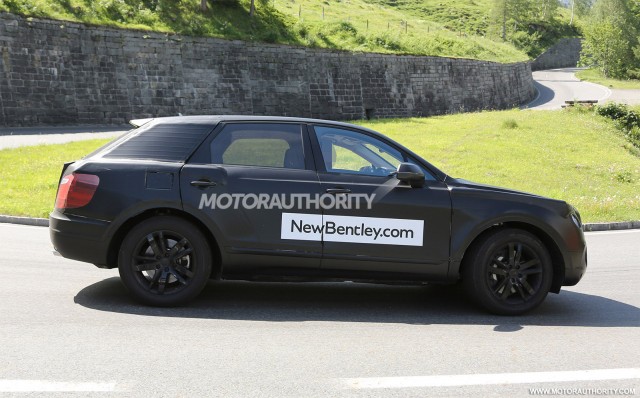 2015 - [Bentley] Bentayga - Page 2 2016-bentley-suv-spy-shots_100469177_m