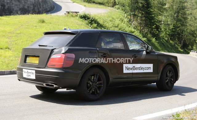 2015 - [Bentley] Bentayga - Page 2 2016-bentley-suv-spy-shots_100469178_m