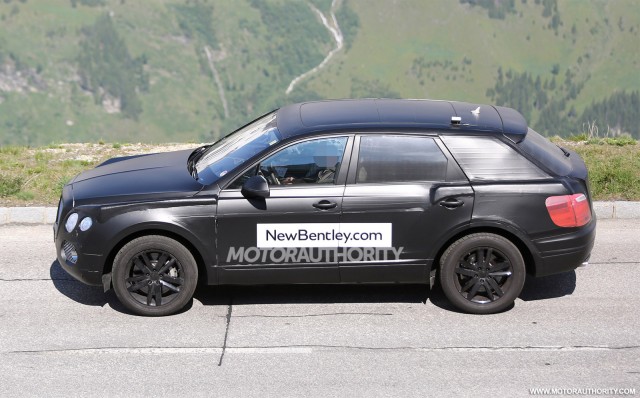 2015 - [Bentley] Bentayga - Page 2 2016-bentley-suv-spy-shots_100469185_m