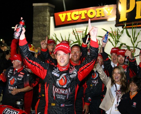 Indy Car - Torontas Marco-andretti-enjoys-his-second-indycar-victory-with-his-team-and-family-photo-courtesy-indycar_100354181_m