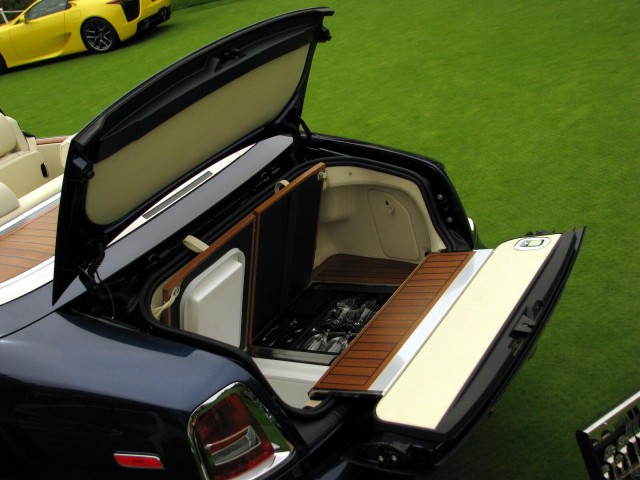 Rolls-Royce Phantom Drophead Rolls-royce-phantom-with-bespoke-picnic-set_100319004_m