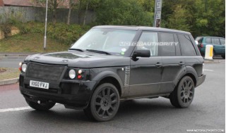 Spécimen land rover - Page 9 2013-range-rover-test-mule-spy-shots_100323845_s