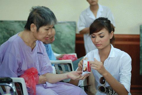 'Chân dài' Hồng Quế: Không nổi tiếng vì scandal! Images2042792_que8