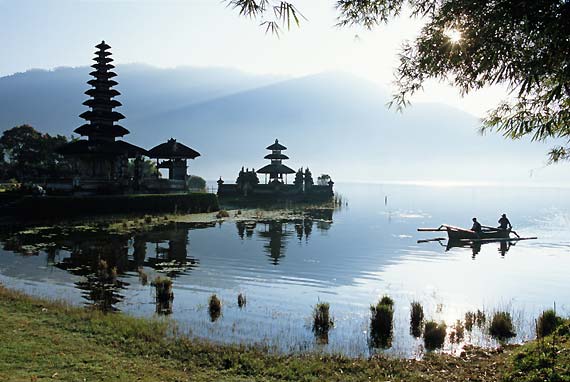 Venerdì 10 Dicembre Bali-tempio-pura-ulun-danau