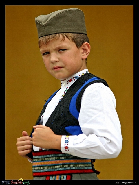 Ljudi, običaji, događaji - Page 2 Boy%20wearing%20Sumadian%20traditional%20costume