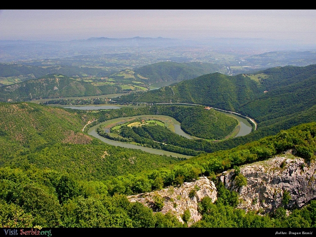 Lepe slike Srbije View%20from%20Kablar%20on%20Ovcar-Kablar%20gorge%20and%20Cacak%20%20valley