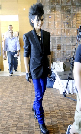 [IT @] Vogue.it : le look de la superstar de Tokio Hotel (02/2011) Kika1393592-4409162_0x440