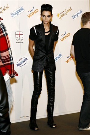 [IT @] Vogue.it : le look de la superstar de Tokio Hotel (02/2011) Kika1607985-4759469_0x440