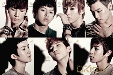 presentando un nuevo grupo U-kiss-6