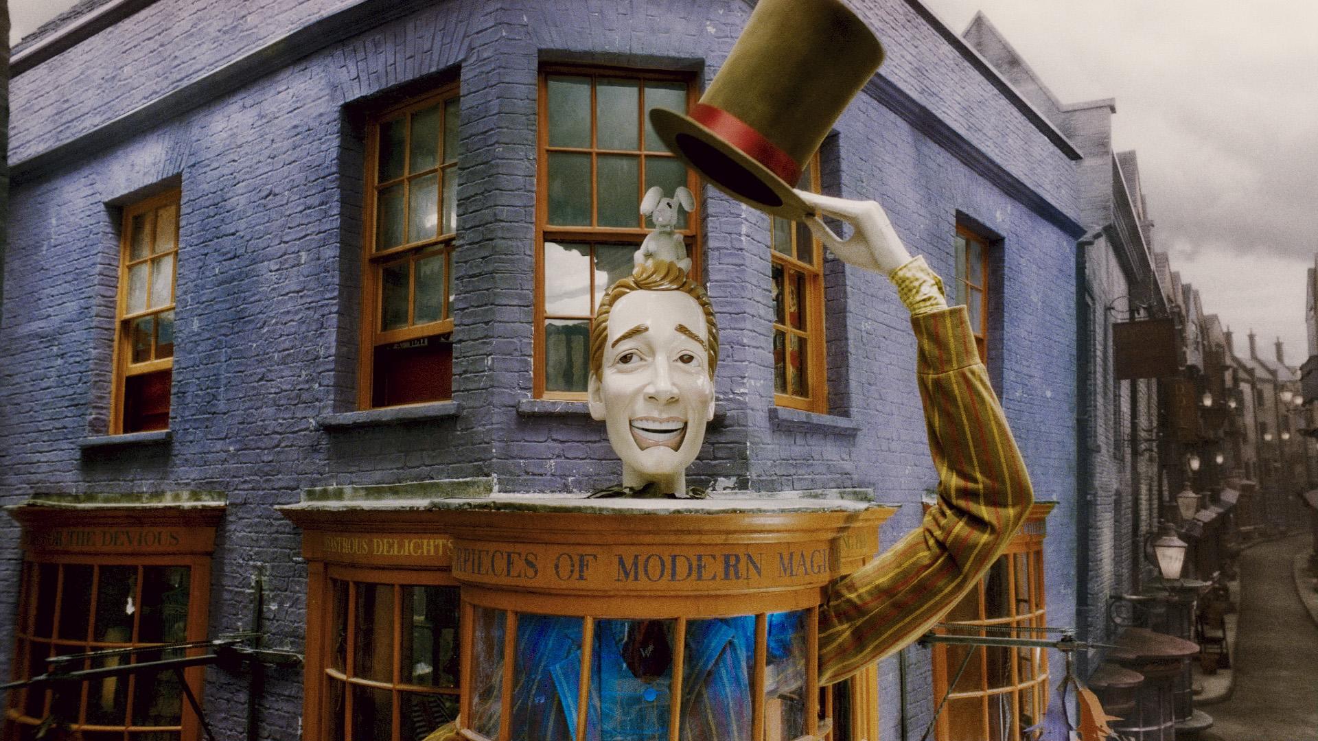 Les boutiques du Chemin de Traverse Exterior_of_Weasleys_Wizards_Wheezes_shop