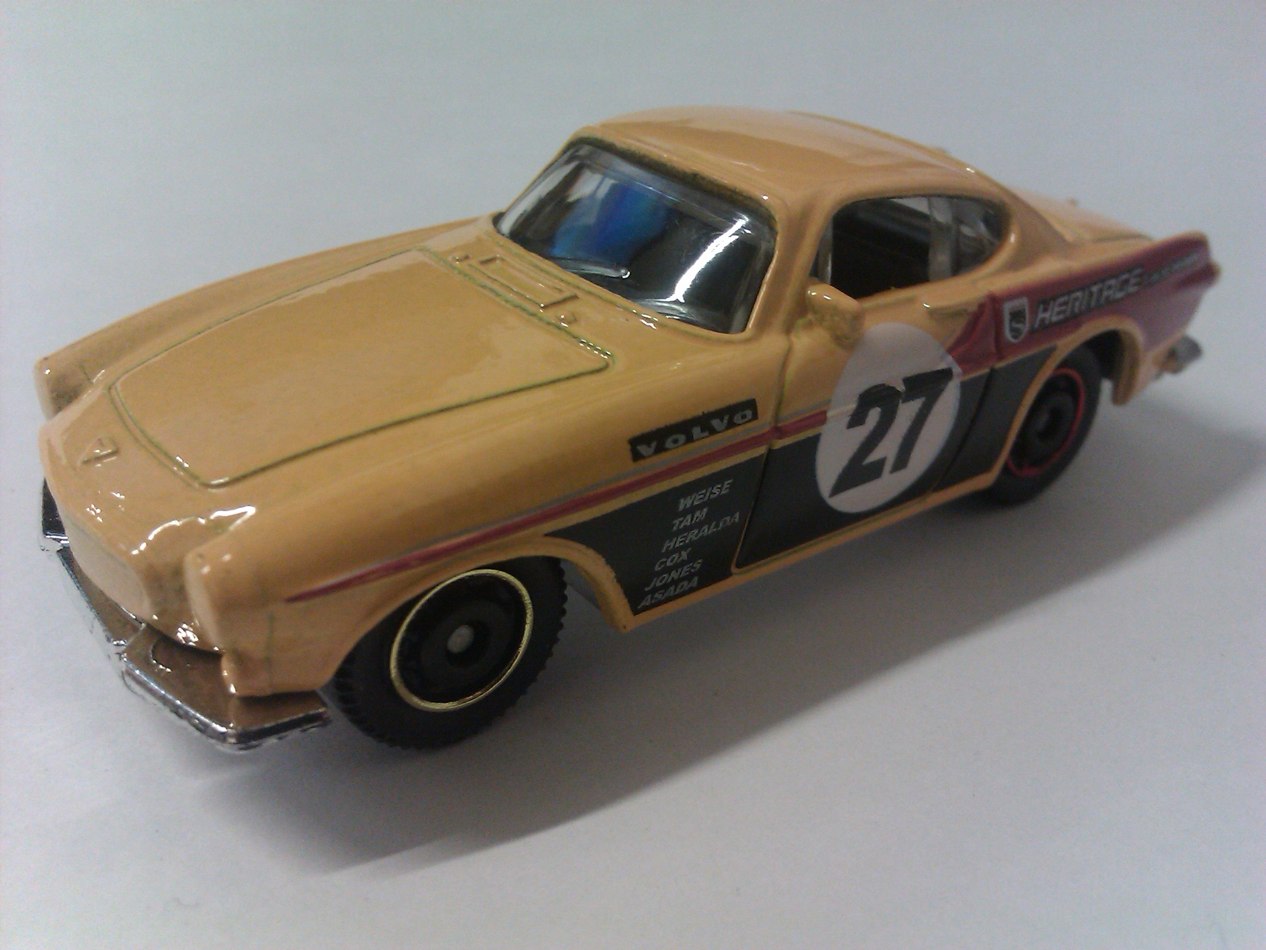 Matchbox 2011 - Página 9 HeritageClassicsVolvoP1800Syelloworange