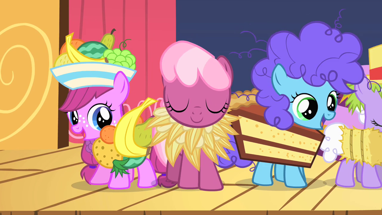 Age des poneys  - Page 7 Costumed_fillies_half_1_S1E23