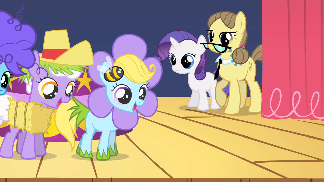 Age des poneys  - Page 7 Fillies_dancing_in_simple_costumes_S1E23