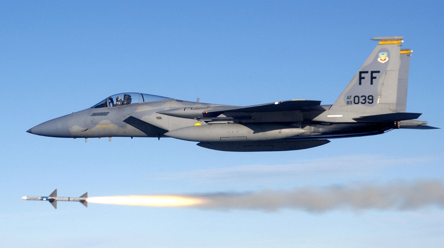 مجموعة صور لطائرات حربية USAF_F-15C_fires_AIM-7_Sparrow_2