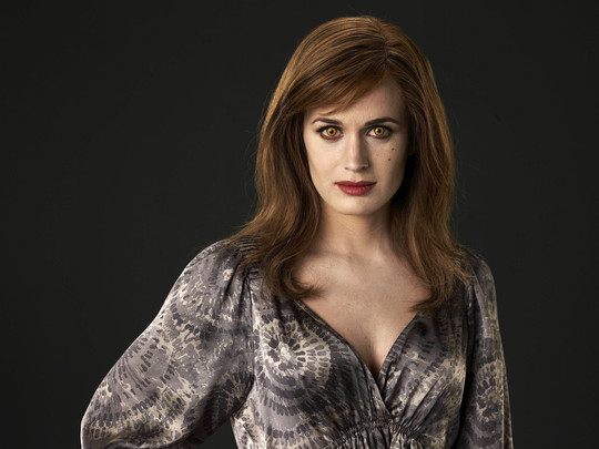 Esme Cullen New-NM-Promotional-photo-esme-cullen-9523350-540-405