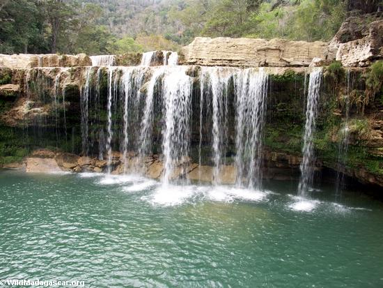 Водопад на скалите   Oly_waterfall_3