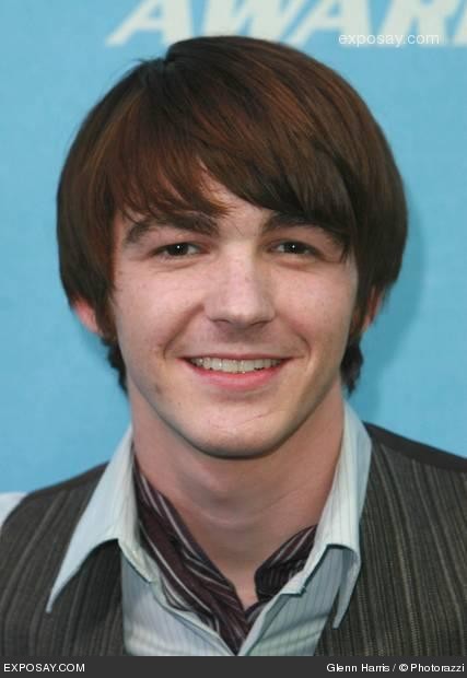 ABC de bandas...con fotos - Pgina 2 7j494_drake-bell-2006-mtv-movie-awards-arrivals-1CpUiX