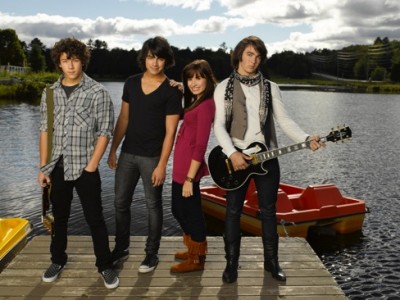 Una nueva novela!!! se llama Our Song!! espero q les guste Pp2yn_camprock1400x3001528064ls4