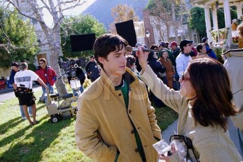 Gilmore Girls Behind-the-Scenes-GG-milo-ventimiglia-985993_500_334