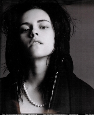 Kristen Stewart - Pagina 7 Magazine-Scans-kristen-stewart-844108_327_399