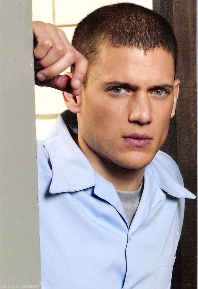 nam junho + ❝ non, je n'ai rien à perdre. - Page 2 Michael-michael-scofield-997110_804_1175