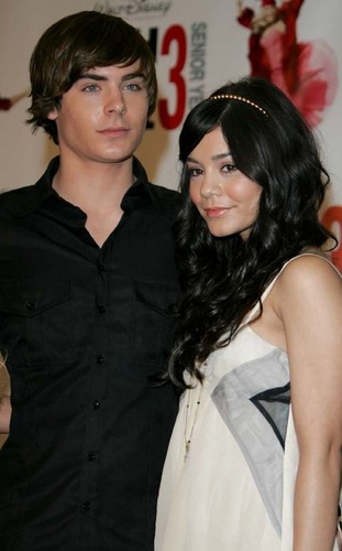 آآكبـر موسـوعـه صـور لـ zanessa مــع pink lule Zac-Vanessa-zac-efron-and-vanessa-hudgens-1212318_311_500