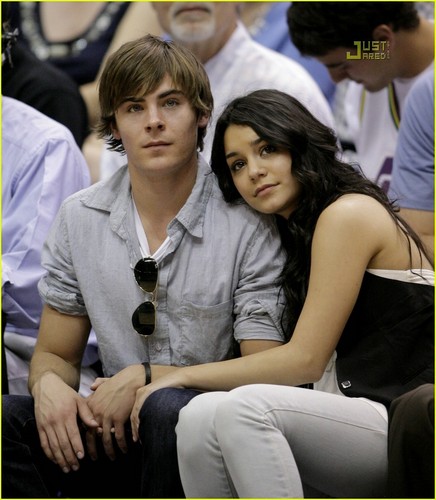 آآكبـر موسـوعـه صـور لـ zanessa مــع pink lule Vanessa-Zac-zac-efron-and-vanessa-hudgens-1285972-436-500