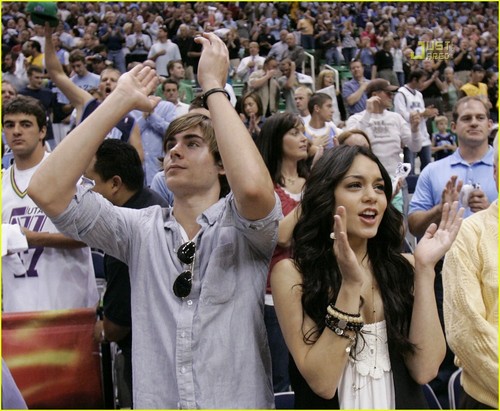 آآكبـر موسـوعـه صـور لـ zanessa مــع pink lule Vanessa-Zac-zac-efron-and-vanessa-hudgens-1285986-500-411