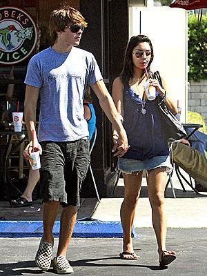   zanessa Zanessa-zac-efron-and-vanessa-hudgens-1323630-300-400